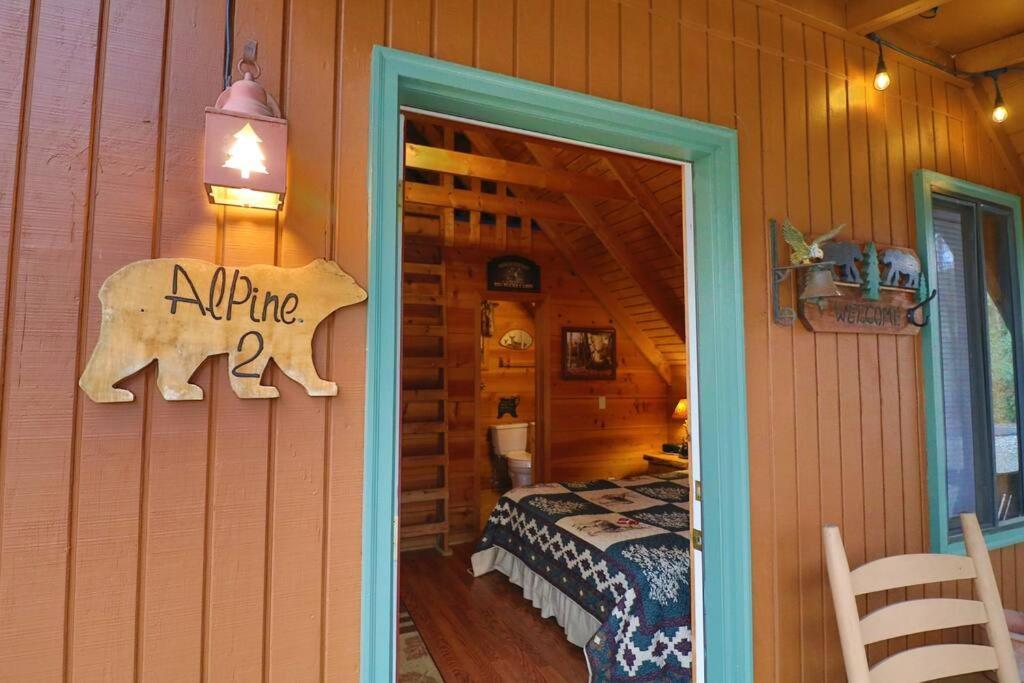 Cozy Cabin W/ Fireplace 3 Minutes To Helen! #2. Exteriör bild