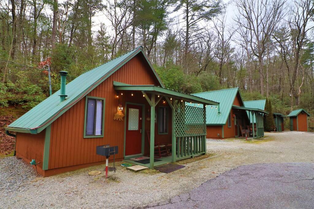 Cozy Cabin W/ Fireplace 3 Minutes To Helen! #2. Exteriör bild