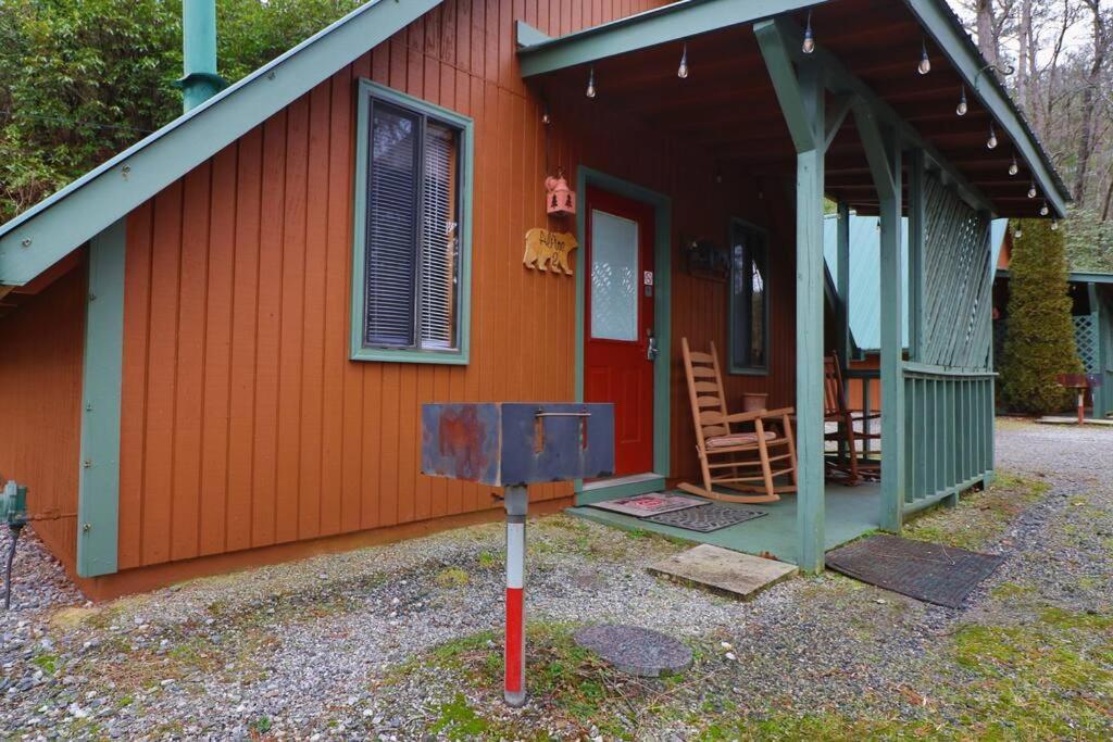 Cozy Cabin W/ Fireplace 3 Minutes To Helen! #2. Exteriör bild